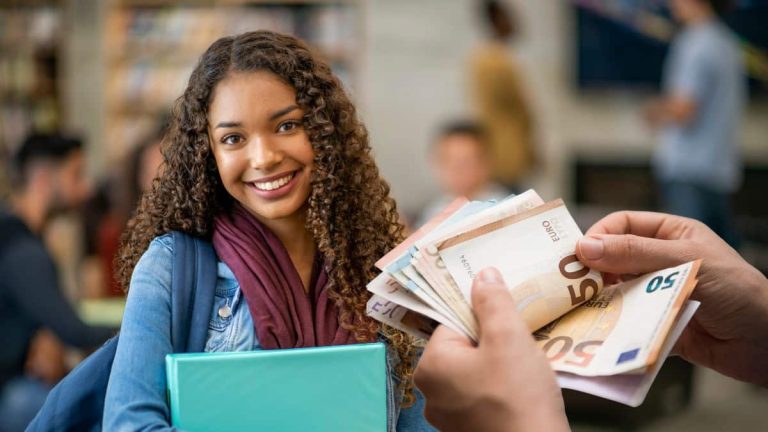 Qui va toucher cette aide financière jusqu’à 659 euros pour les jeunes ?