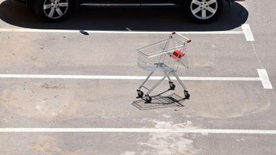 Cette nouvelle arnaque sur les parkings de supermarché fait de nombreuses victimes