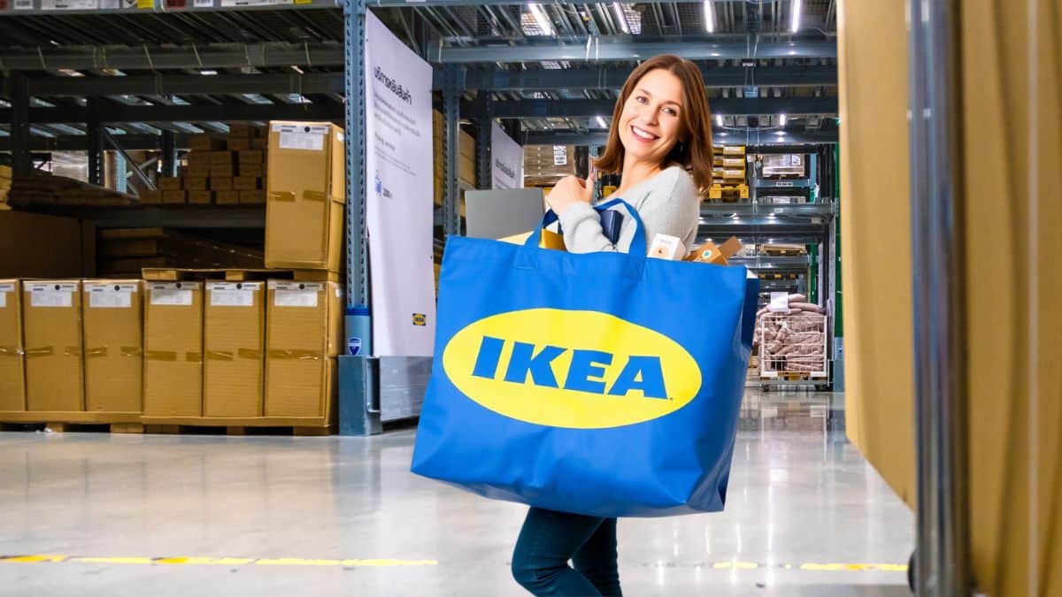L'emblématique sac bleu d'IKEA s'est refait une petite beauté et change de look
