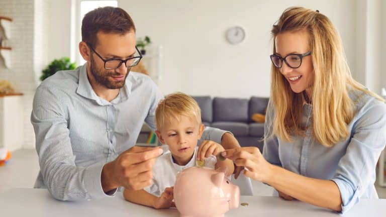 Livret A : des stratégies pour optimiser son épargne au-delà du plafond légal