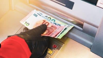 Retirer de l'argent au distributeur c'est bientôt fini ? Ces gros changements annoncés pour 2026