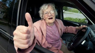 Une visite médicale obligatoire pour les seniors qui veulent conserver leur permis de conduire ?
