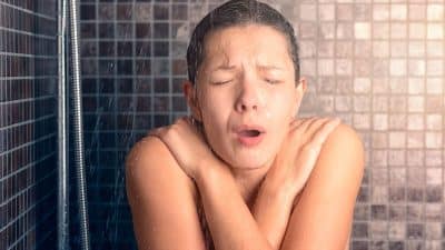 Ne prenez surtout pas de douche froide pendant la canicule vous risquez de vite le regretter