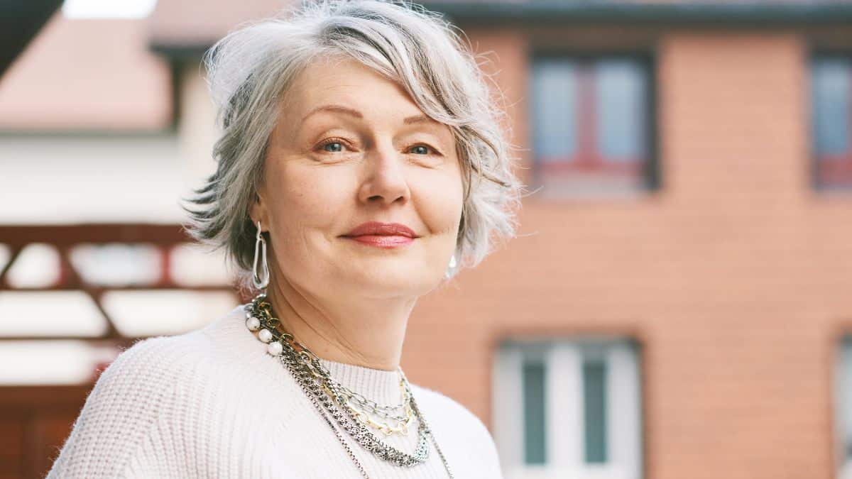 À 60 ans elle devient femme entrepreneure : le parcours inspirant d’une maman solo et ses 10 conseils à suivre pour réussir