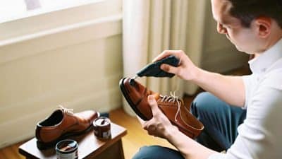 Avant de jeter vos chaussures, testez cette astuce magique pour lisser le cuir abîmé