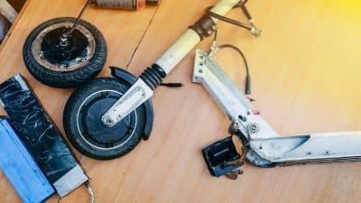 Ces astuces pour charger votre trottinette électrique sans risque de chauffe ou d'explosion en été
