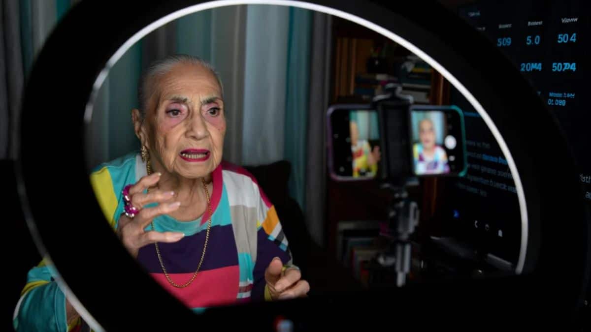 Cette grand‑mère a ouvert un compte TikTok à 80 ans : ses vidéos font vibrer des millions de personnes