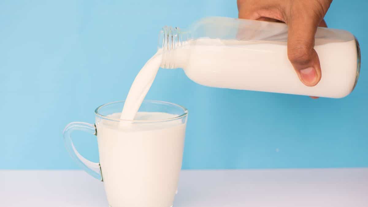 Cette mauvaise habitude avec votre bouteille de lait entraine le développement de bactéries dangereuses pour la santé