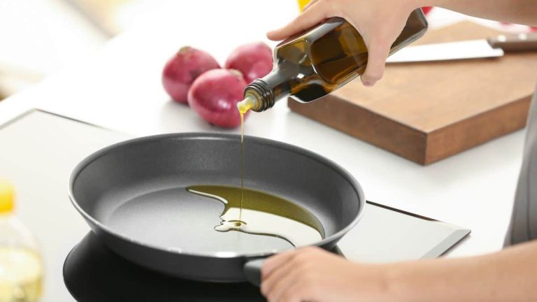 Cuisson à l’huile d’olive : cette erreur que des millions de personnes font chaque jour sans le savoir