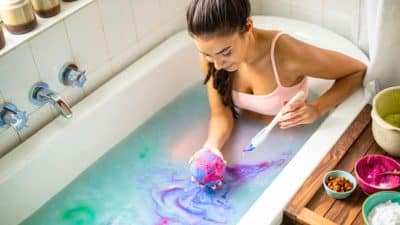 Fabriquez vos propres bombes de bain pétillantes avec cette recette 100 % naturelle et addictive