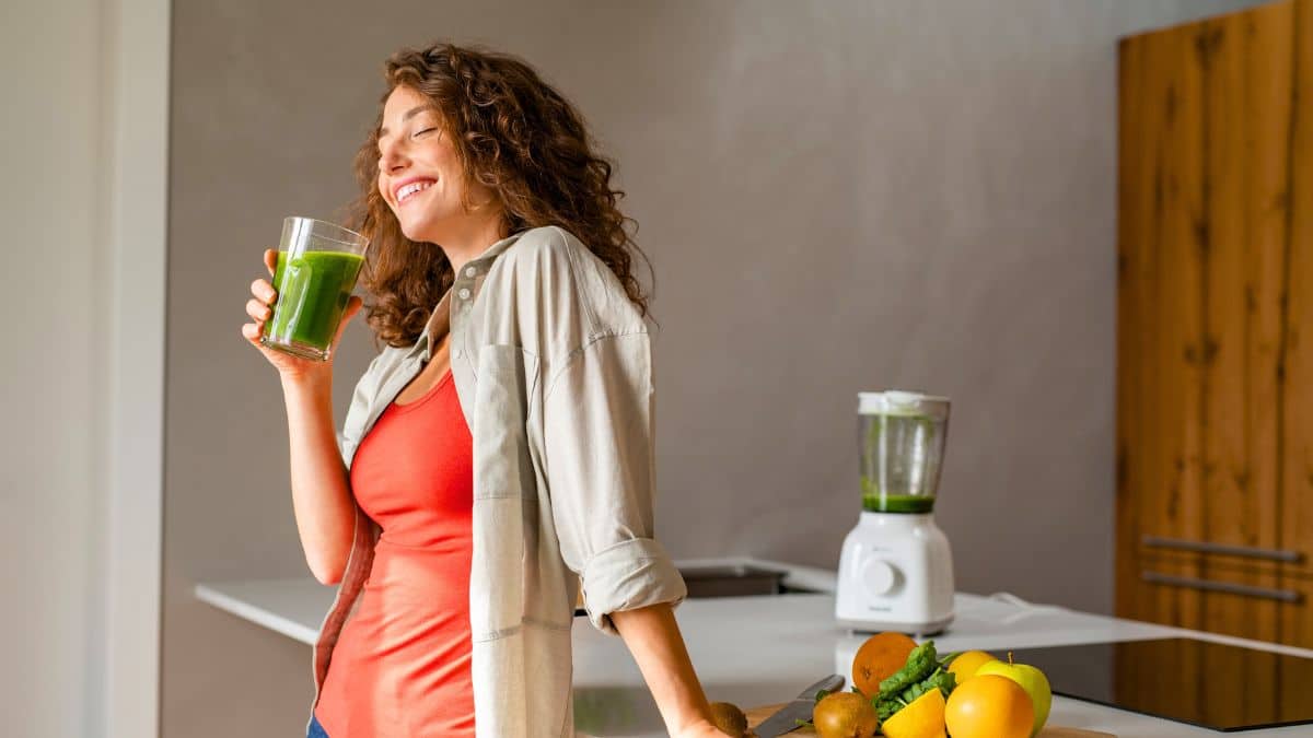 Les nutritionnistes recommandent cette boisson surprenante pour affronter la canicule