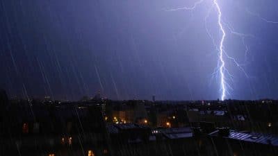 Météo : 34 départements menacés par des gros orages et la foudre ce mercredi 23 juillet