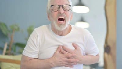 Mon voisin m’a sauvé la vie pendant un arrêt cardiaque : comment repérer les signes avant-coureurs