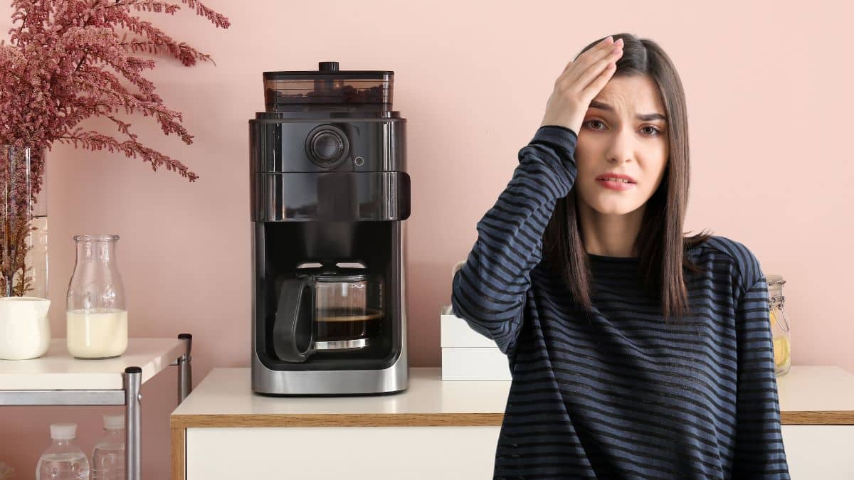 Plus besoin d’acheter une nouvelle machine, ce geste simple débouche les cafetières en 30 secondes