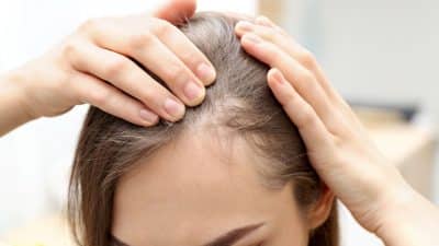 Secrets et méthodes naturelles pour accélérer la pousse des cheveux en été