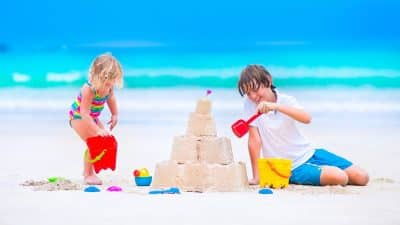 Une lourde amende de 135 euros si vous faites des châteaux de sable sur ces plages cet été ?