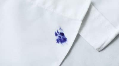 Une tache d’encre sur vos vêtements ? Cette méthode bluffante les efface en 30 secondes
