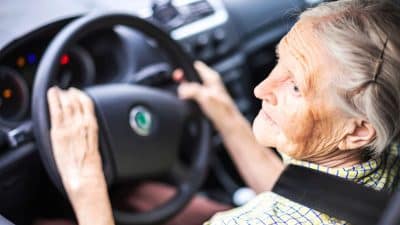 Une visite médicale obligatoire pour les conducteurs seniors ? Les débats relancés