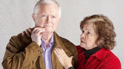 Vacances d'été: ces escrocs sans scrupules ciblent les personnes âgées restées seules chez elles