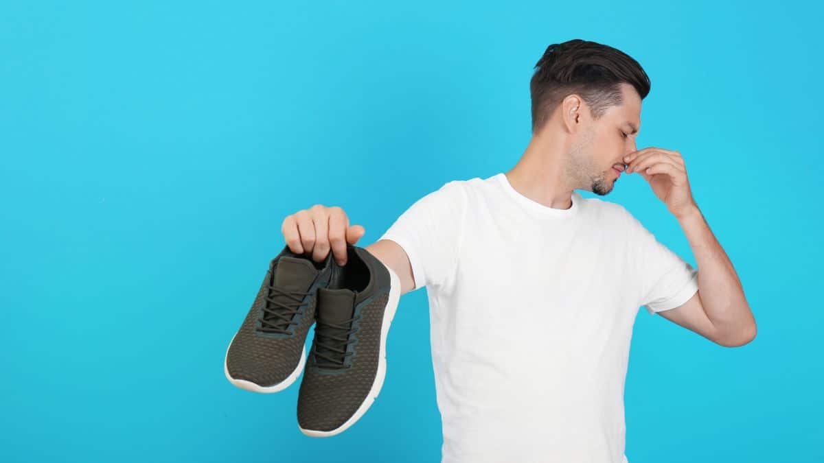 Vos baskets sentent mauvais ? Testez cette méthode en 5 étapes qui marche à tous les coups