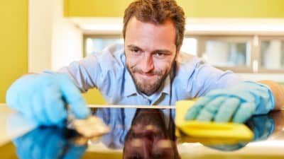 Votre plaque vitrocéramique n’a jamais été aussi propre grâce à ce mélange maison ultra-simple et sans produits toxiques