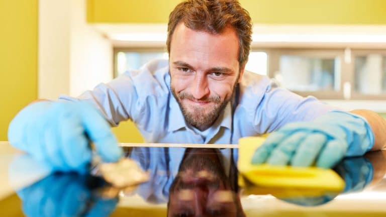 Votre plaque vitrocéramique n’a jamais été aussi propre grâce à ce mélange maison ultra-simple et sans produits toxiques