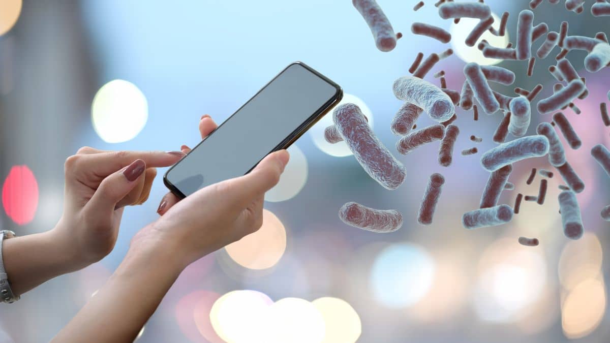 Votre téléphone est un nid à bactéries : découvrez une méthode géniale pour protéger votre santé
