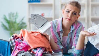 Vous repassez sûrement mal : ces 4 astuces vont tout changer pour avoir tous vos vêtements sans plis en 2 minutes