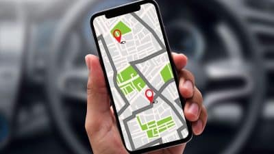 Waze et Google Maps pourraient vous coûter très cher : ce que la loi interdit et que vous faites sûrement