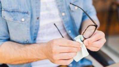 4 astuces de grand-mère pour rendre vos lunettes comme neuves et sans les rayer