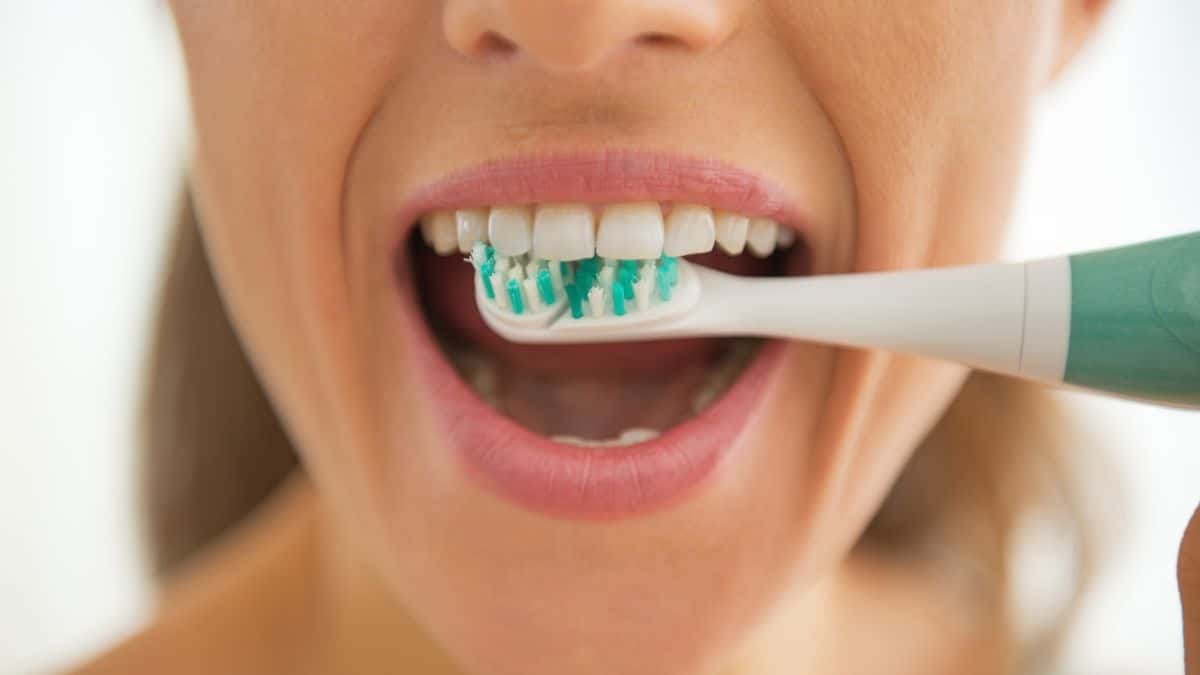 6 raisons de ne plus négliger votre brosse à dents: ce geste du matin peut vous sauver la vie