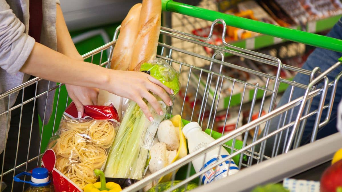 À la caisse, chaque euro compte: 6 astuces pour profiter des promos en grande surface sans vous faire avoir