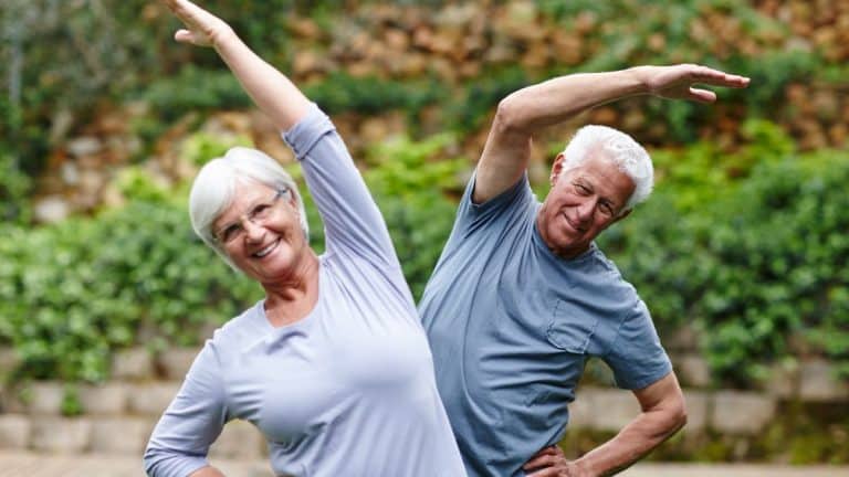 Après 60 ans, les médecins recommandent surtout cette activité… et ce n’est pas celle que vous croyez