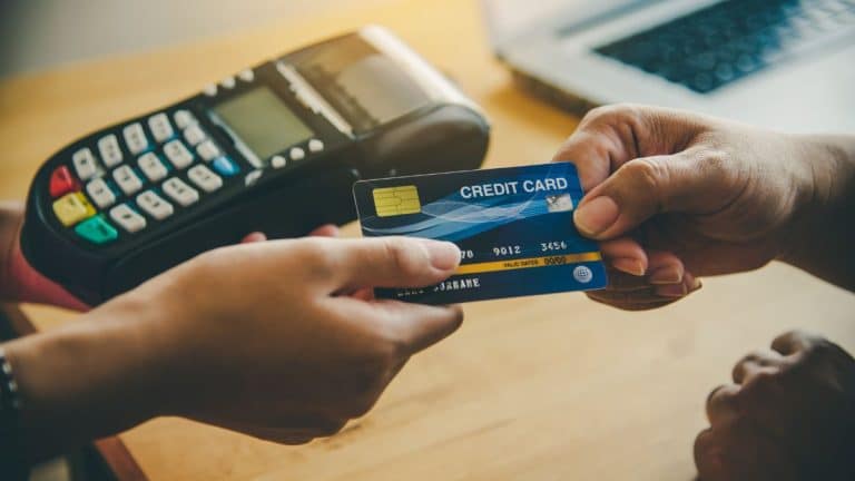Crédit conso : sur le point de signer ? Voici comment éviter les frais cachés jusqu’à 750 €
