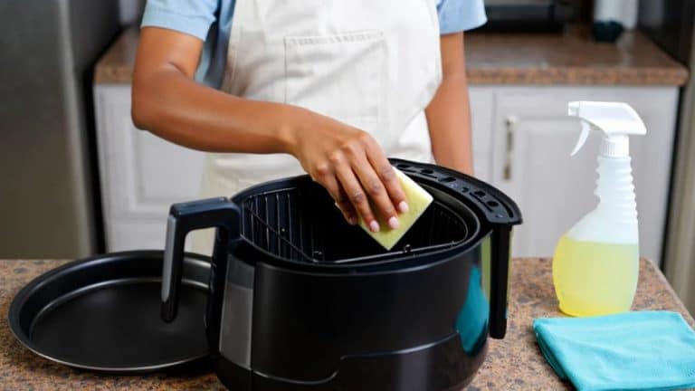 L’astuce maison sans vinaigre ni eau pour nettoyer votre Airfryer rapidement et sans prise de tête