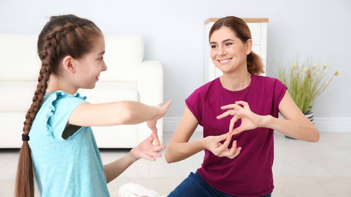 Mère d’un enfant sourd : comment j’ai appris la langue des signes en 3 mois