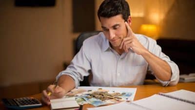 Moins de 2 000 € par mois? Prime mensuelle de 400 € dès la rentrée: y aurez-vous droit ?