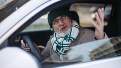 Permis de conduire: à 70 ans, vos parents peuvent-ils encore rouler à l’étranger ? Ces pays l’interdisent