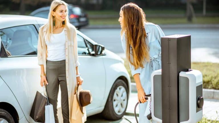 Vous rêvez d’une électrique abordable Renault et Stellantis relancent le leasing social dès septembre à moins de 150 euros par mois