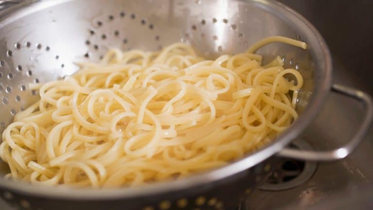 Soir pressé, enfants affamés ? L'astuce de grand-mère pour des pâtes prêtes en 1 minute change tout