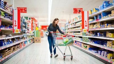 Une ancienne employée de Lidl révèle ses astuces pour payer moitié prix