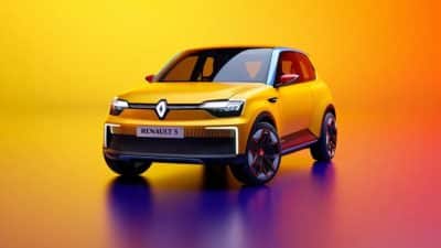 Vous hésitiez à passer à l’électrique ? En juillet, la Renault 5 E-Tech s’impose reine des ventes électriques en France