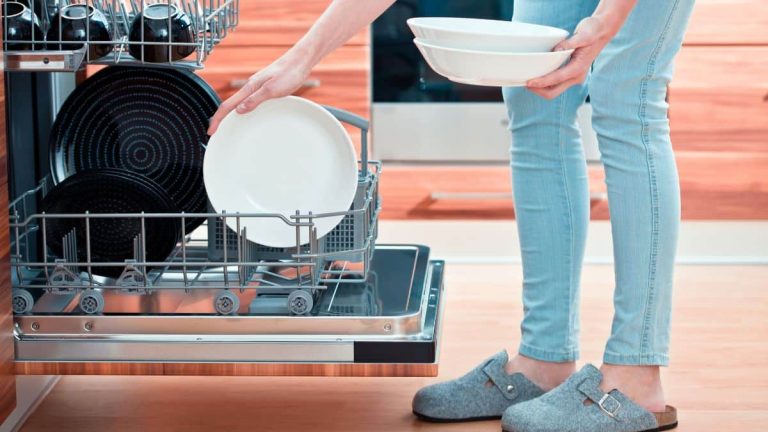 Vous utilisez mal votre lave-vaisselle, cette fonction méconnue peut rafraîchir votre maison en été