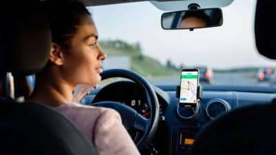 Waze lance une fonctionnalité polémique: au volant, l’accepteriez-vous si elle débarquait en France ?