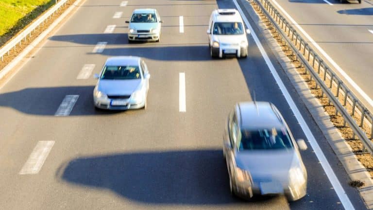 Autoroute: rester longtemps sur la voie de gauche est très dangereux, crée des bouchons et peut vous coûter cher