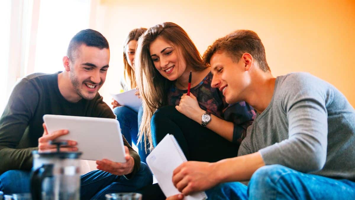 Bourse sur critères sociaux (CROUS) : échelons, montants, simulateur