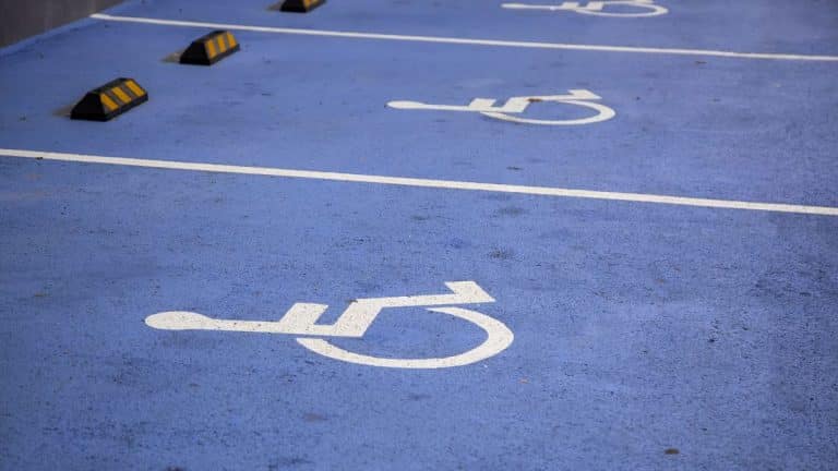 Carte mobilité inclusion (CMI) : stationnement, priorité et invalidité