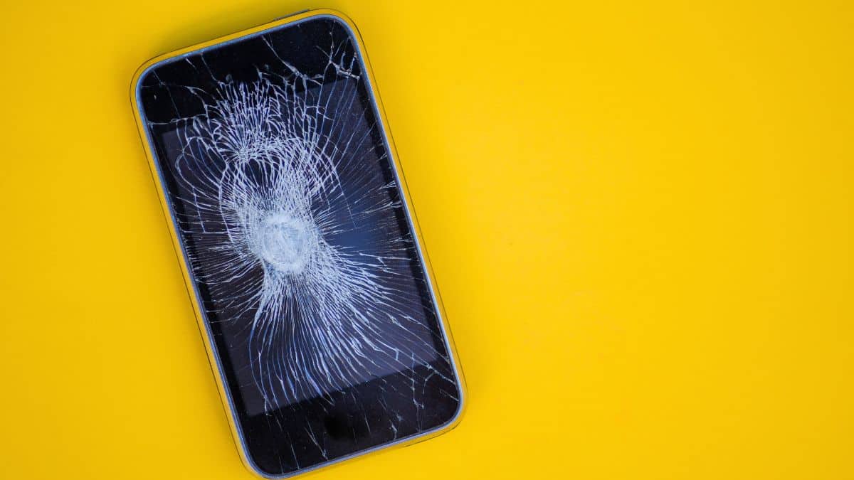 Ces gros dangers d'avoir une écran de téléphone fissuré et c'est très mauvais pour la santé