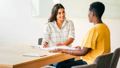 Contrat d’engagement jeune (CEJ) : droits et accompagnement