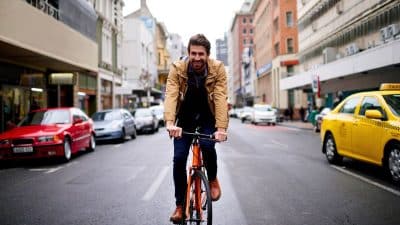 Tu roules à vélo tous les jours ? Attention à ce réflexe illégal que tu as sans le savoir